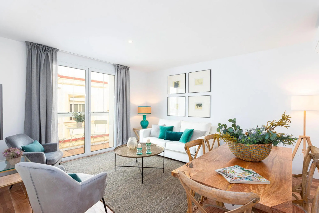 Nice 3 BD apartment with terrace in Cadiz center. San Antonio II