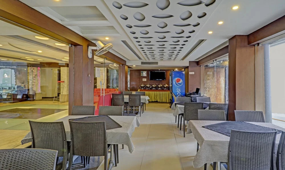 Loharkar Family Hotel L A Rooms