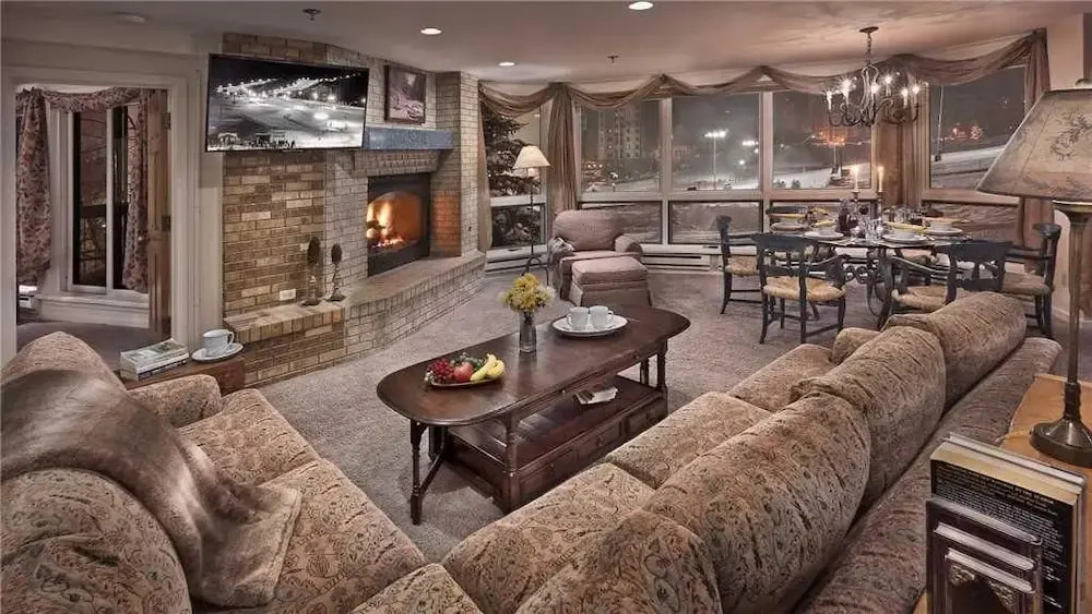 Epernay 125 3 BedroomCondo By Moving Mountains