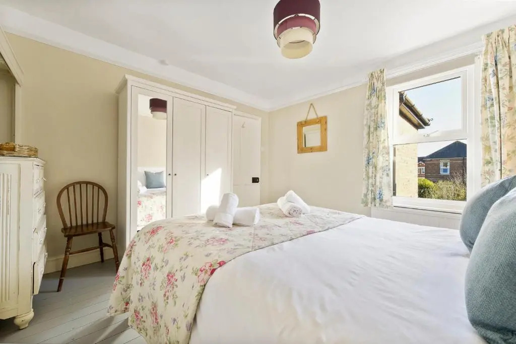 Family Friendly 3BR House w garden BBQ
