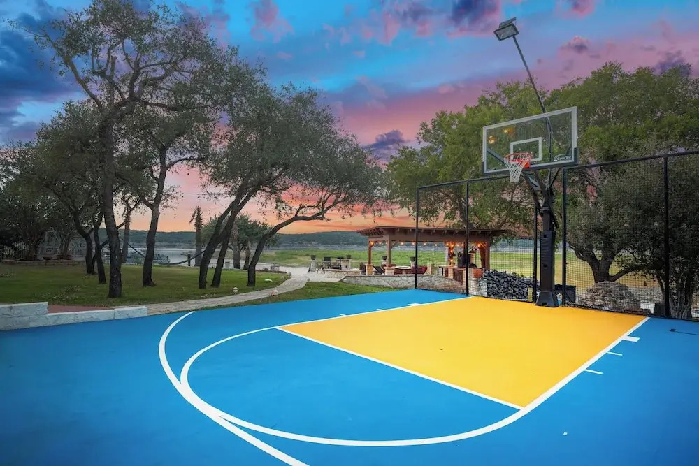 Luxury Lake Life - Boat Dock, Outdoor Kitchen, Basketball Court, Game Room & Bar