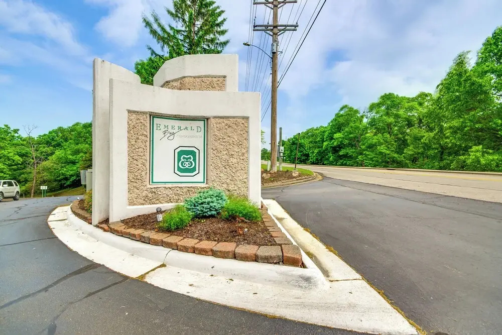 Community Perks! Waterfront Lake Ozark Escape