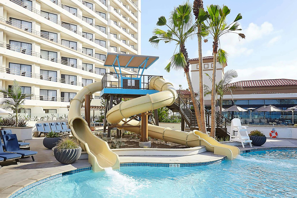 The Waterfront Beach Resort, A Hilton Hotel