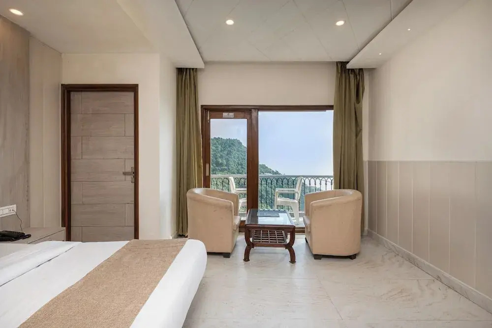 Shining hills by Lawrence Hotels
