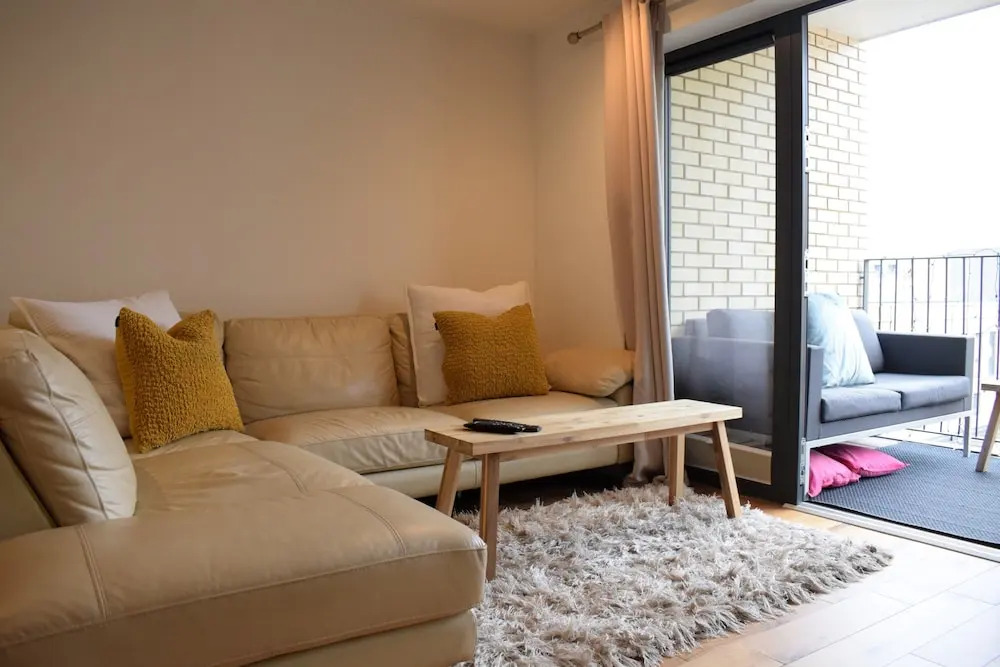 2 Bedroom Apartment With Parking in Camberwell
