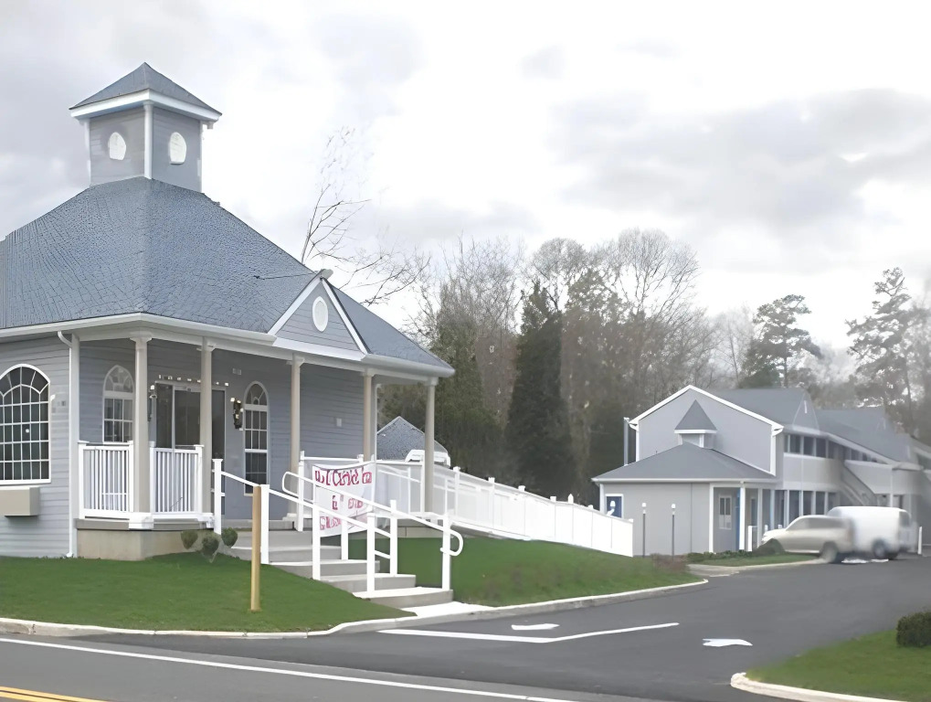 Village Inn & Suites - Smithville