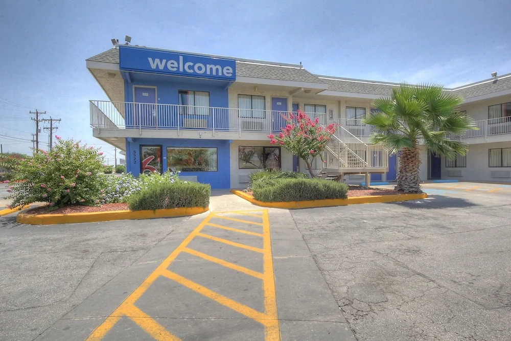 Motel 6-San Antonio, TX - South IH-10 East