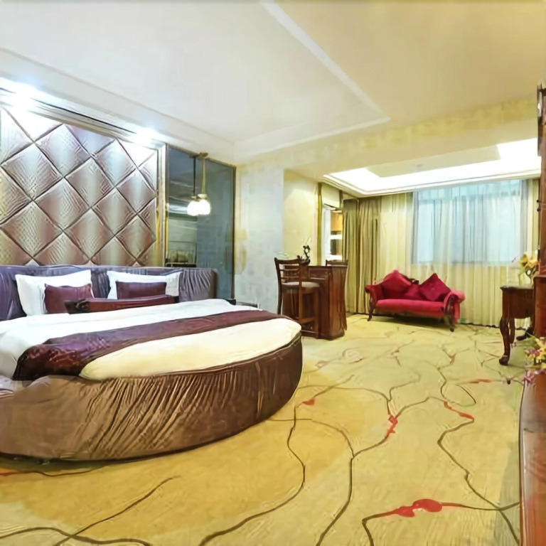 Golden Cube Grand Hotel