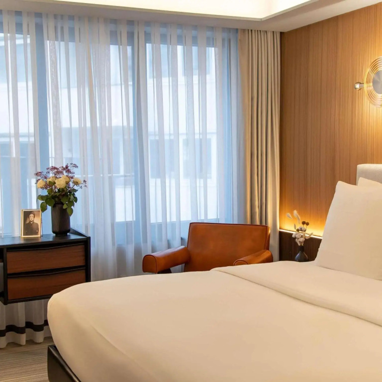 MUZE Hotel Dusseldorf - Handwritten Collection