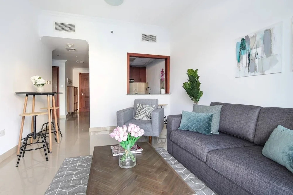 Modern 1BR w/ Gorgeous Marina Views! Sleeps 4