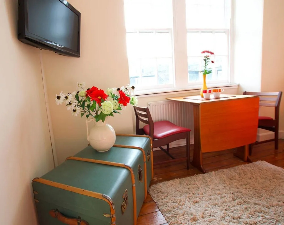 JOIVY Bright New Town 2 bed Apt - 5 Mins to Princes St