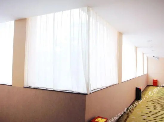 March Yangchun Business Hotel