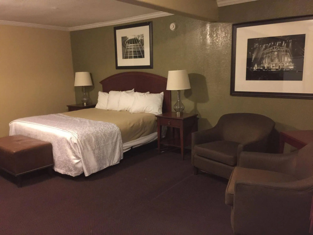 Ranch House Inn & Suites