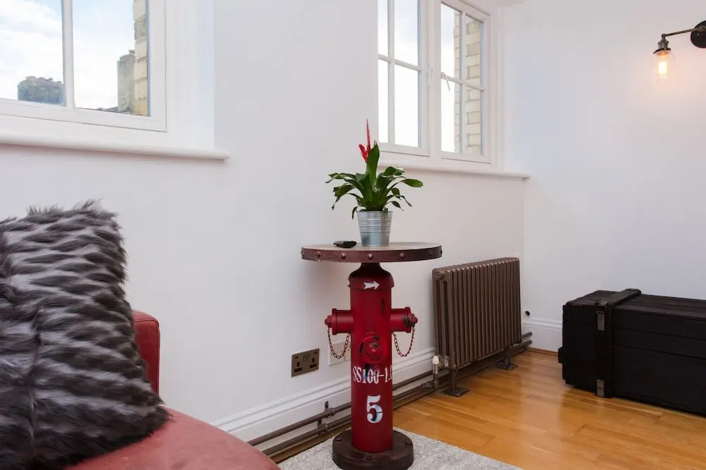 2 Bedroom Flat near Canary Wharf Sleeps 4