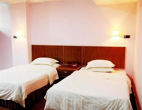 Xianglong Boutique Hotel (Guangzhou North Railway Station Huacheng Road Subway Station)