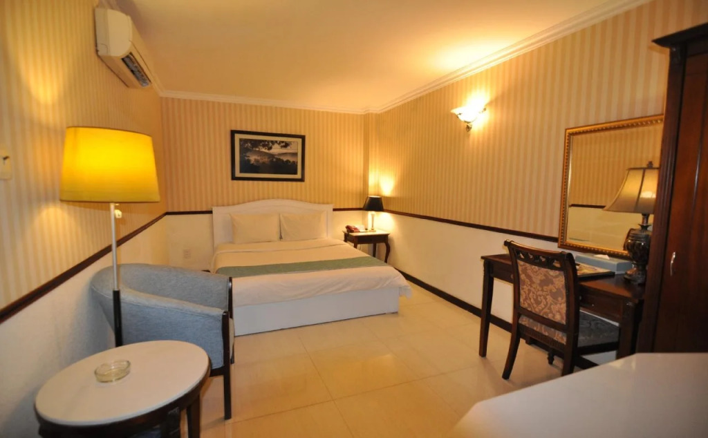 Sunflower Hotel District 10