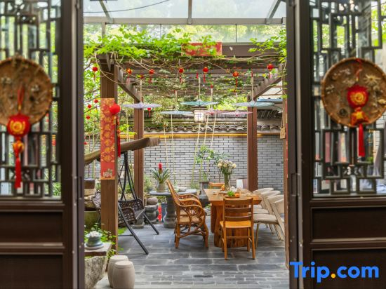 Wuzhen Jinye House