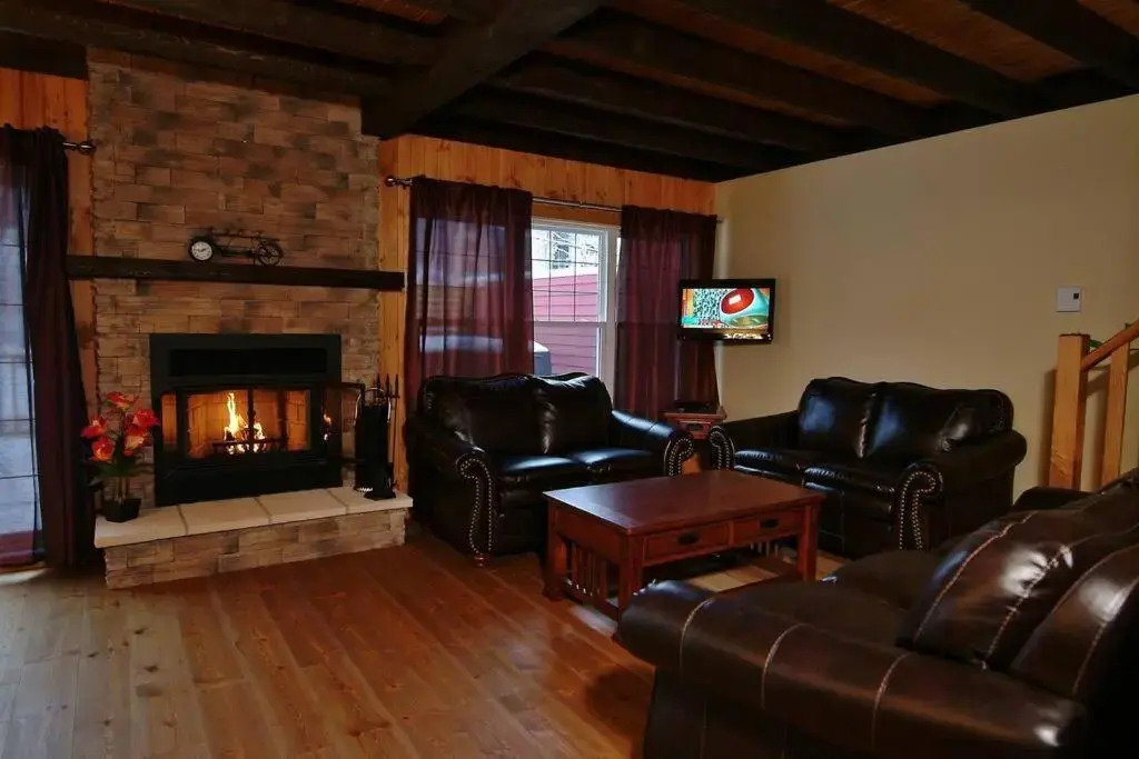 Alpages 9015 -Les Chalets Alpins Stoneham