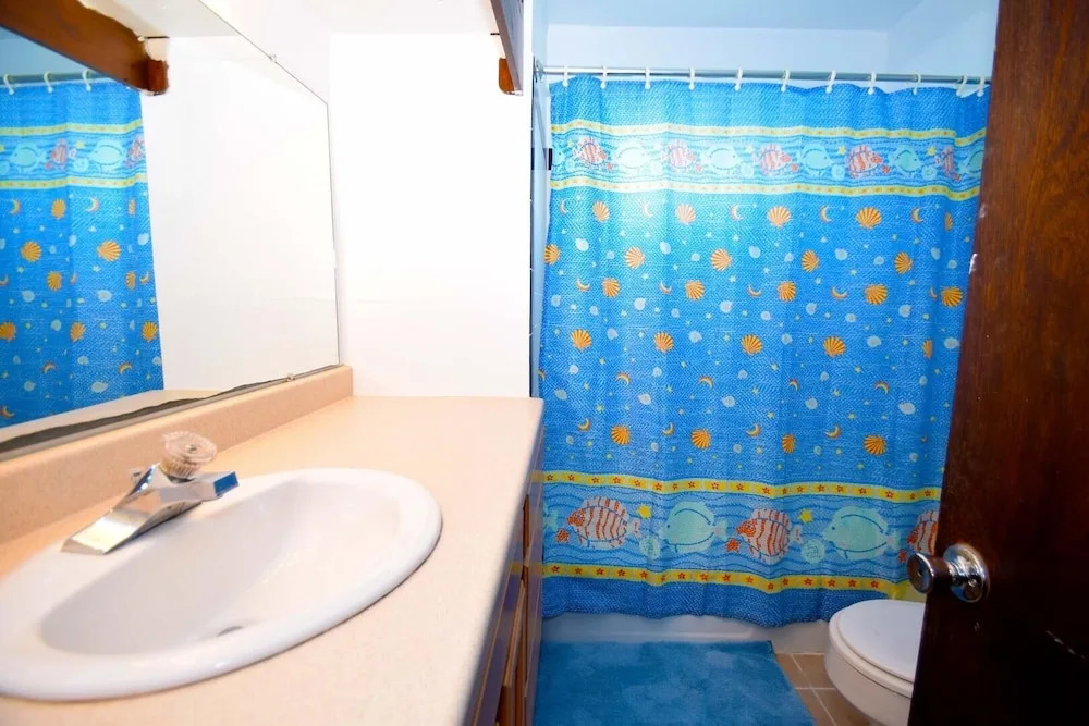 Bayshore Drive 211 3 Bedroom Home by RedAwning