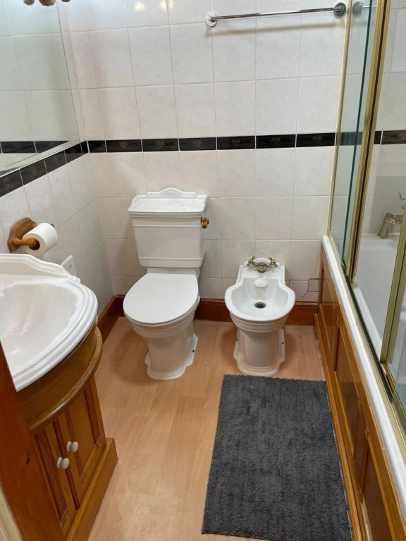Charming 5-bed House in Mitcham