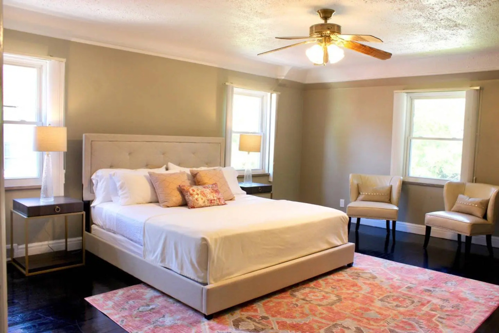 Spacious Luxury Home 5 min to Detroit Golf Club 4 car Free Parking