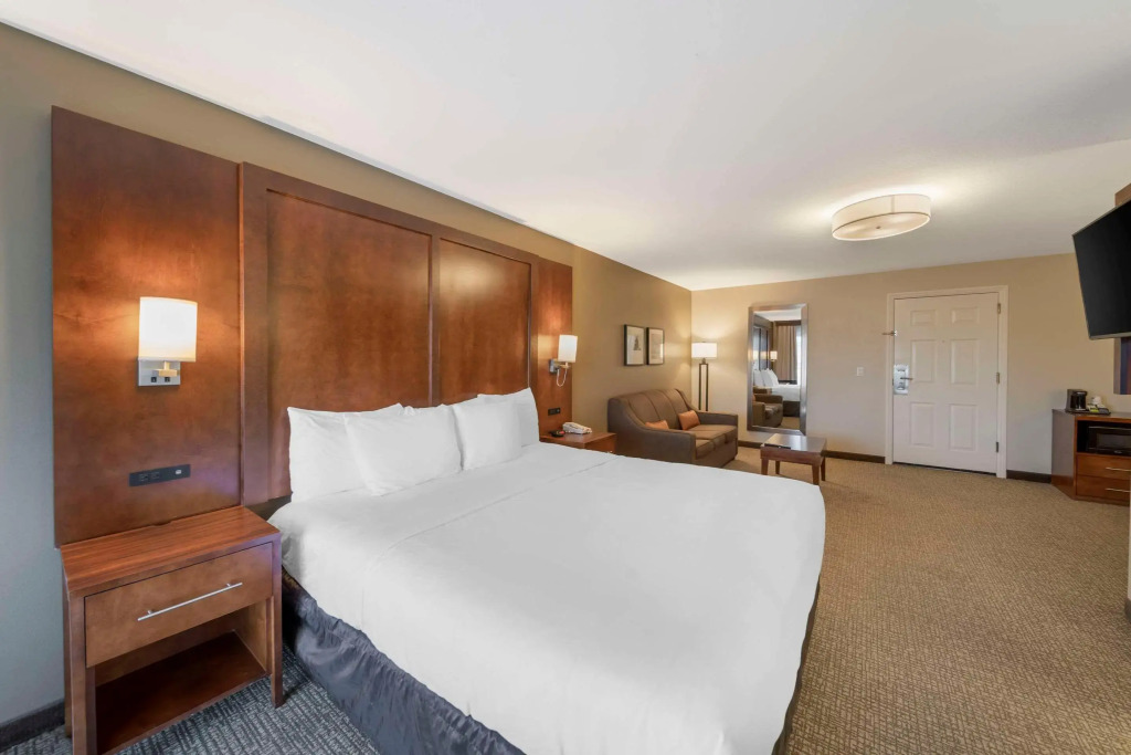 Comfort Suites Red Bluff near I-5