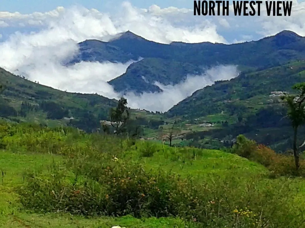 The Bowers Chalet Private Campfire & Lawn BBQ, WIFI, Breakfast Hill Top 360 degree view