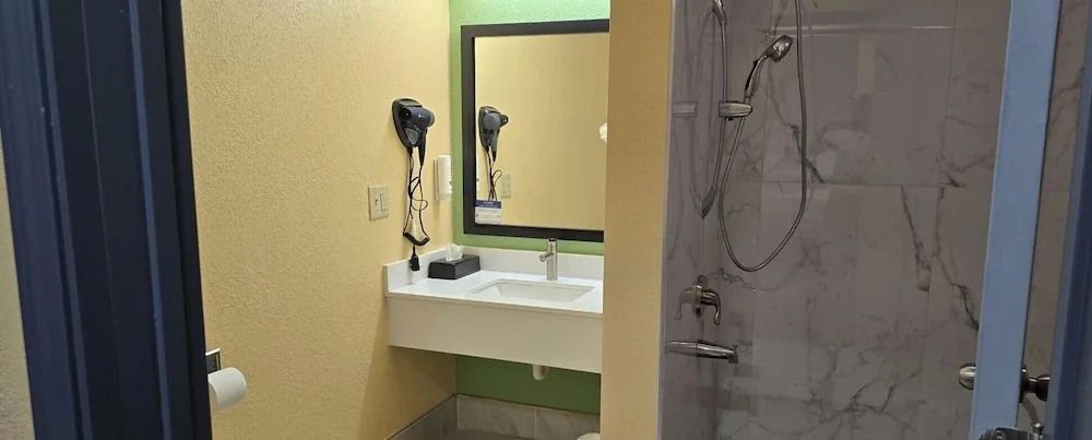 Quality Inn & Suites East Point - Atlanta Area