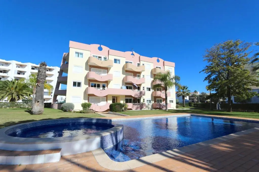 Protea CleverDetails 214, Located in heart of Vilamoura Sleeps 2 adults, 1child