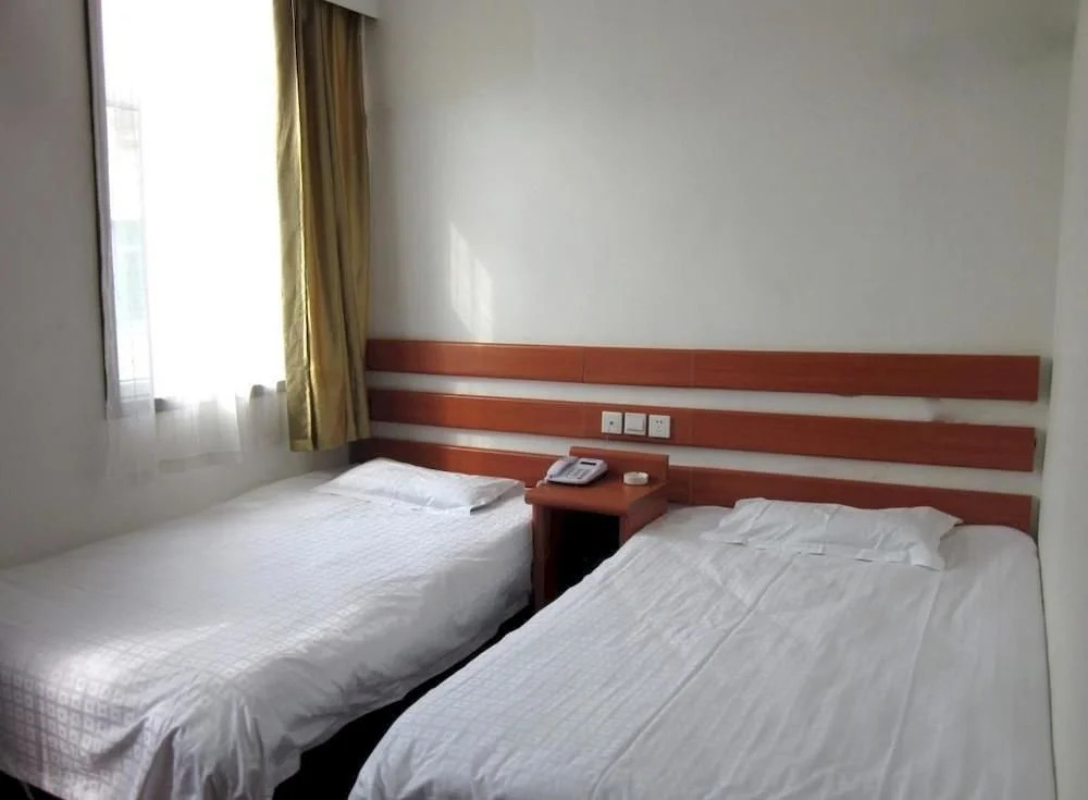 Noah Hotel (Jinan Daming Lake)(如家华驿酒店(济南大明湖历山路店))