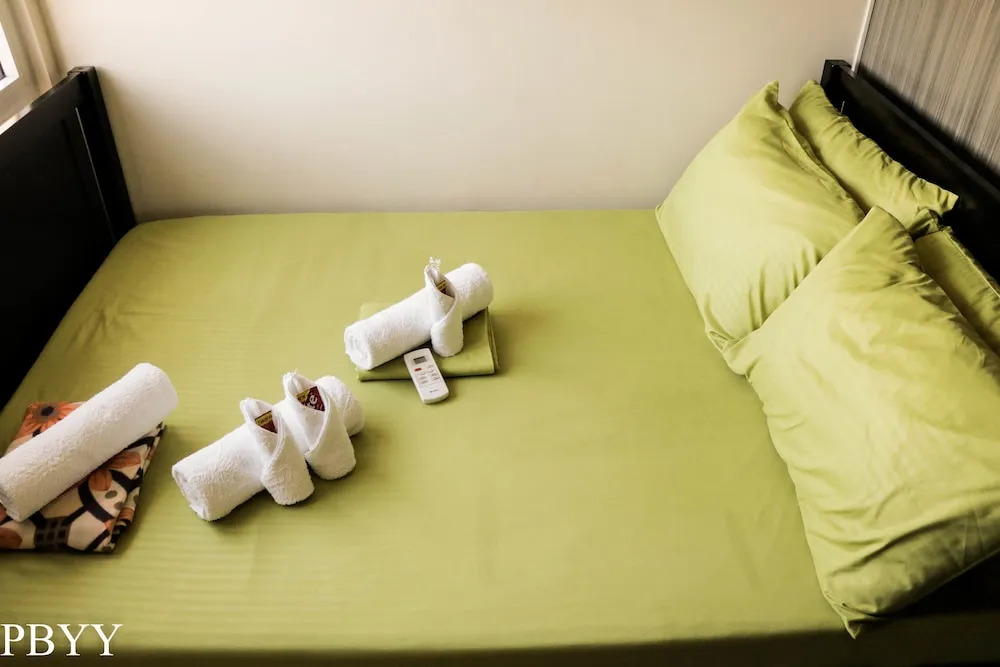 OYO 433 PBYY at Green Residences Condotel