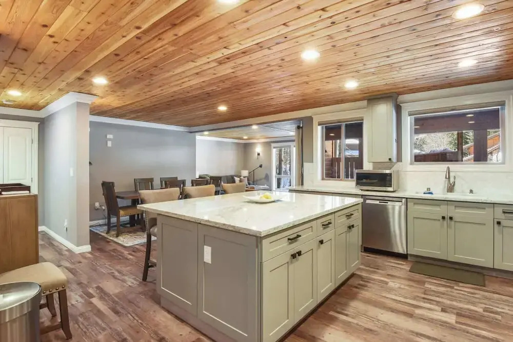 Alpine Chalet Nature Lovers Rejoice! Chic 4 BDR