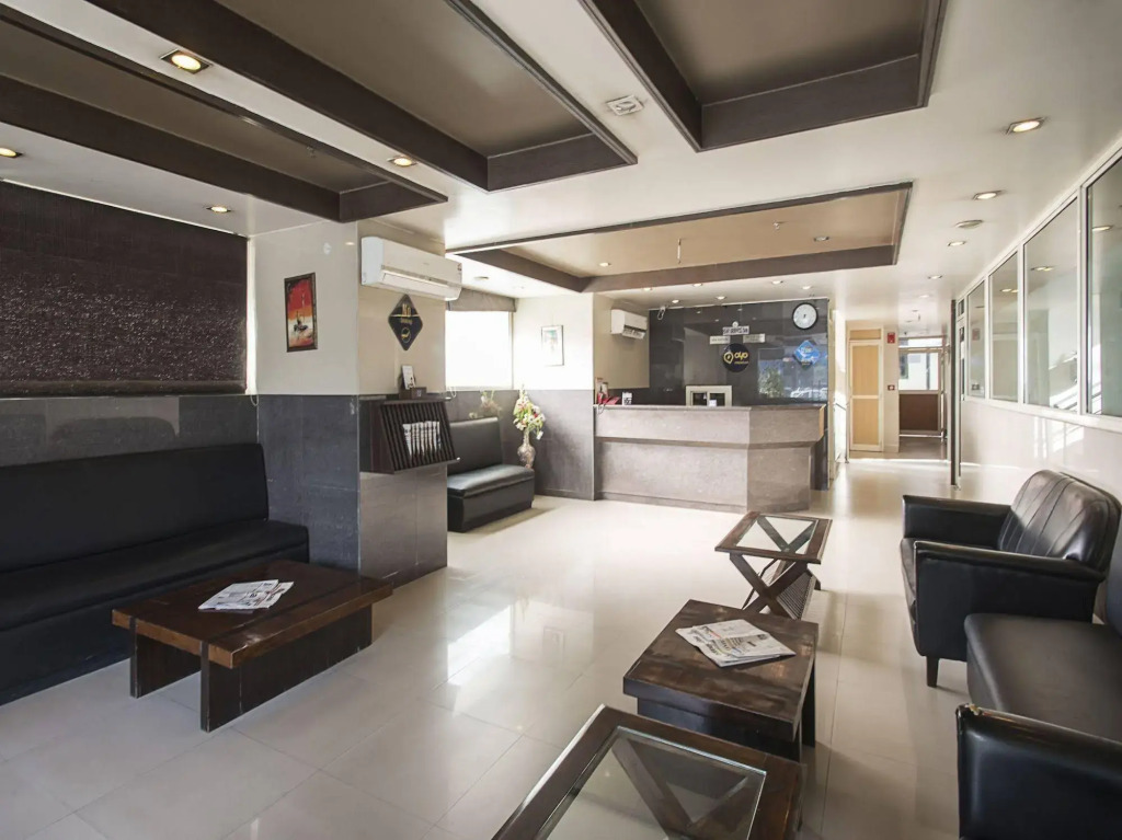 OYO 2048 Hotel Le Grand