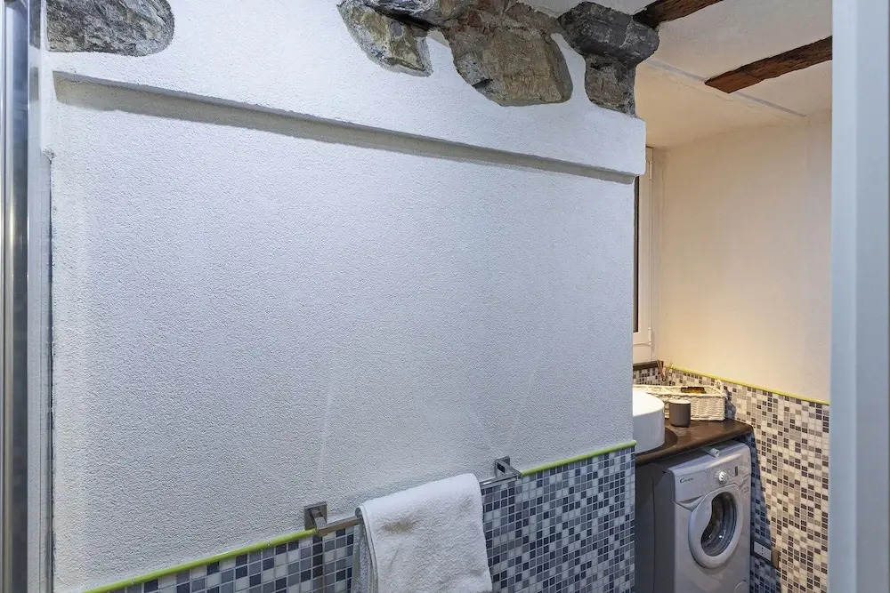 Wood and Stone Apartment in the historical center