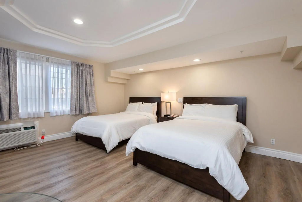 Wilshire Crest Hotel