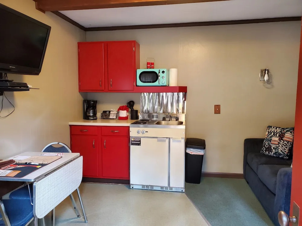 Swiftcurrent Lodge