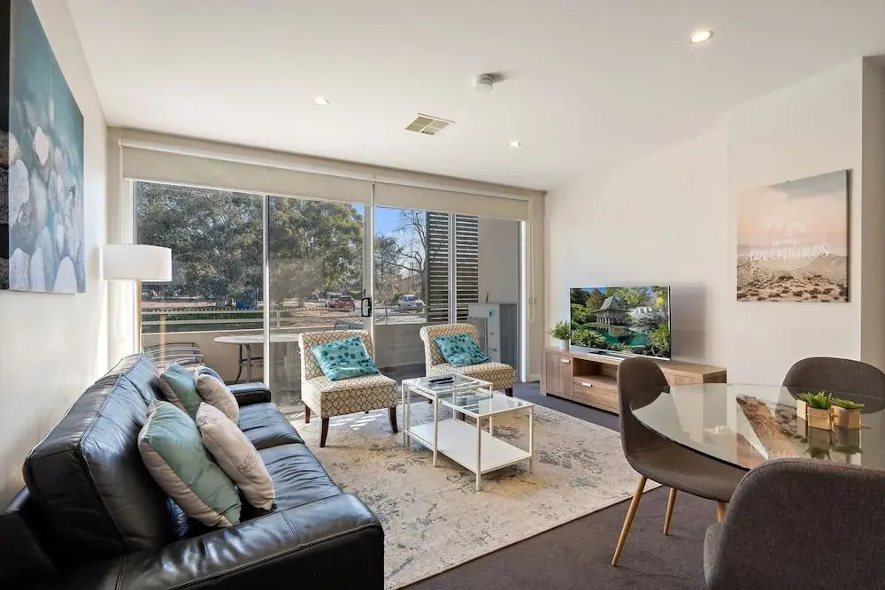 Stylish Curtin Stay With Balcony Views