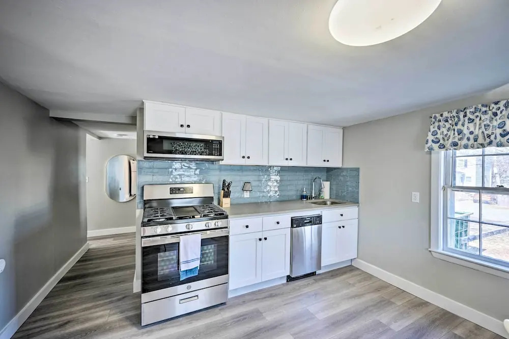 Lovely Rockport Apartment, Walk to Beaches!