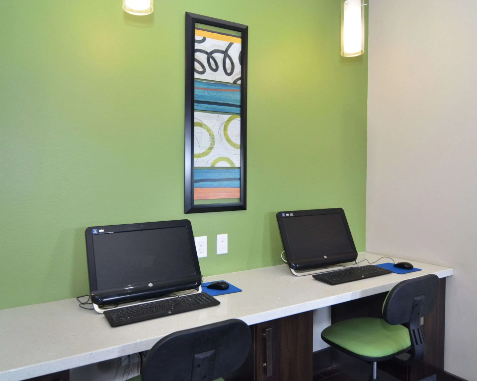 Quality Inn & Suites Kenedy - Karnes City