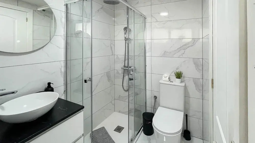 Sunny Seaview Modern apt - Pool and Beach Access