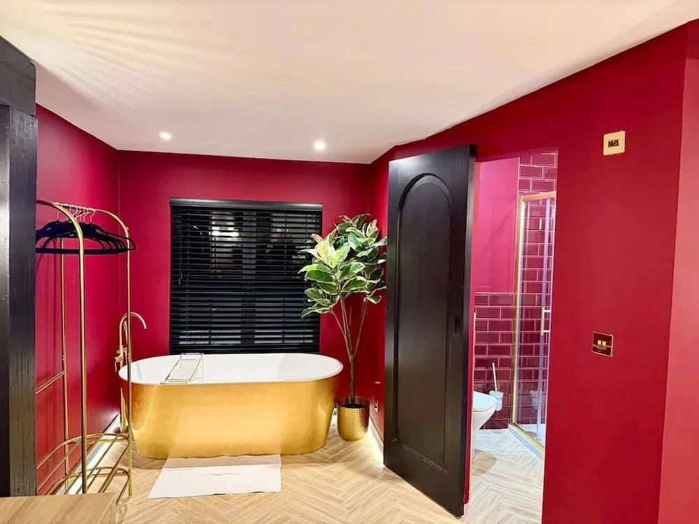 2 Boutique Apts Parisian Gold Bath BHM