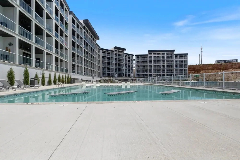 Topsider Condo w/ Stunning Lake Views, Shuffleboard & King Beds