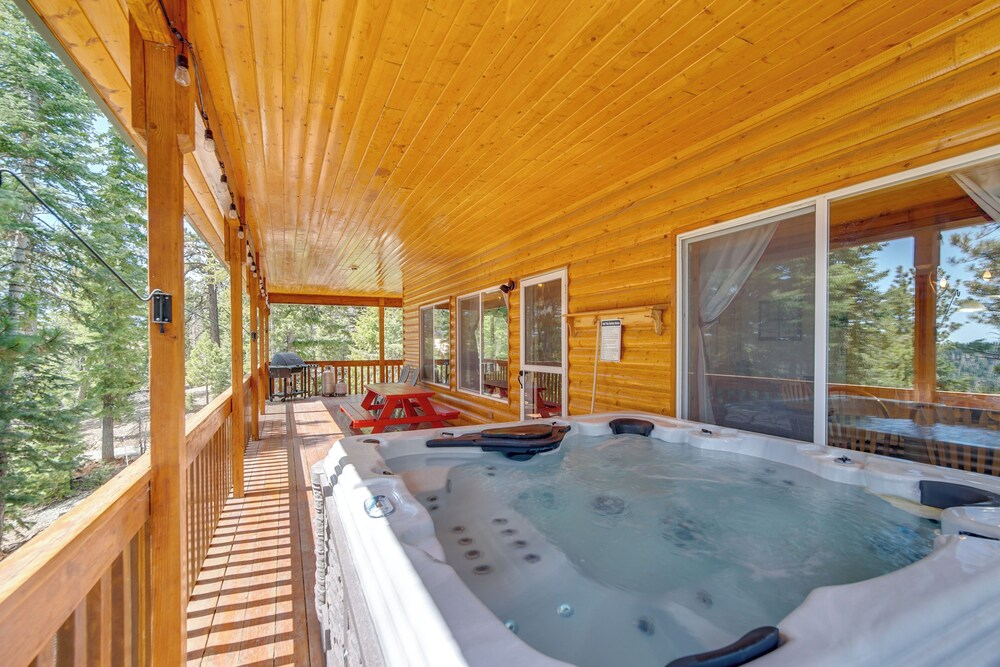 Duck Creek Village Cabin Near National Forest