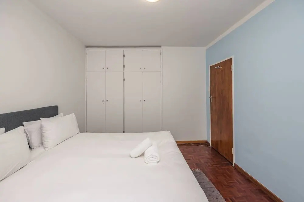 Centrally Located 2 Bedroom Apartment in Cape Town