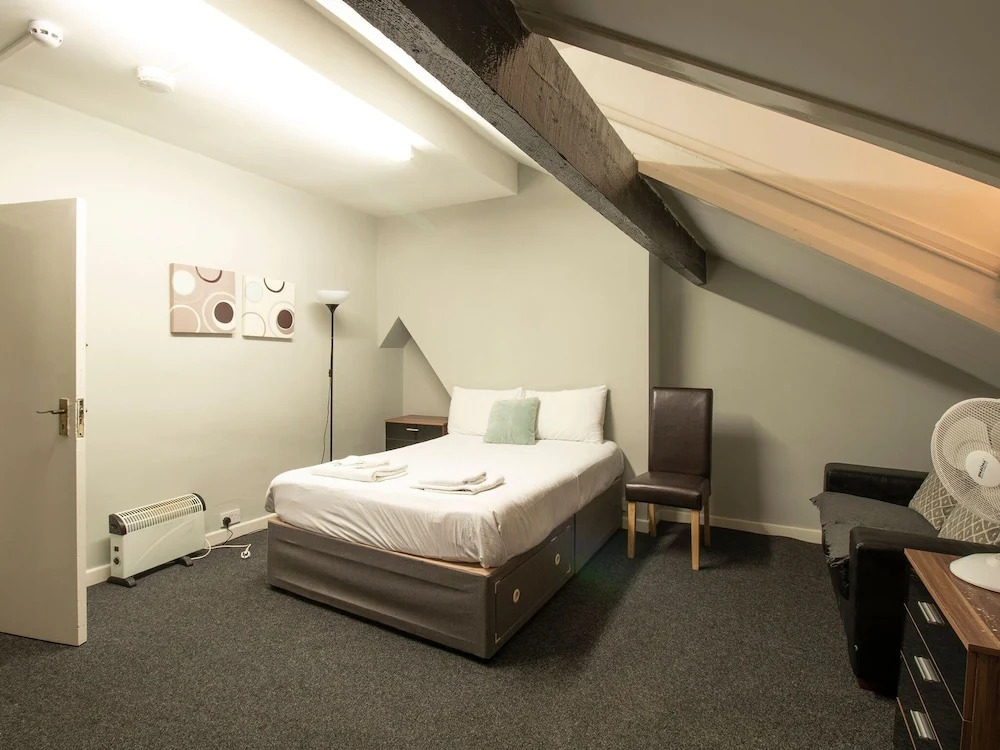 Contemporary Apartment in Manchester near Tram Station