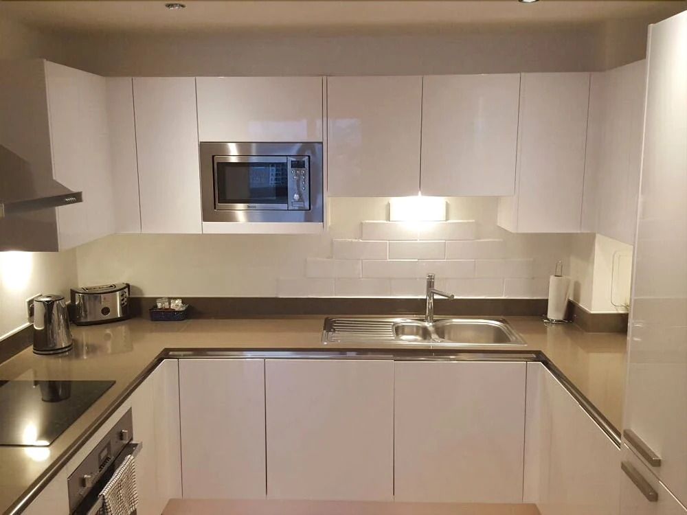 2 Bedroom Apartment on the River Thames