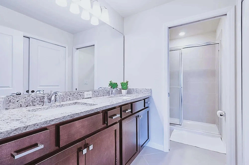 Spacious Townhome With Private Pool Near Theme Parks