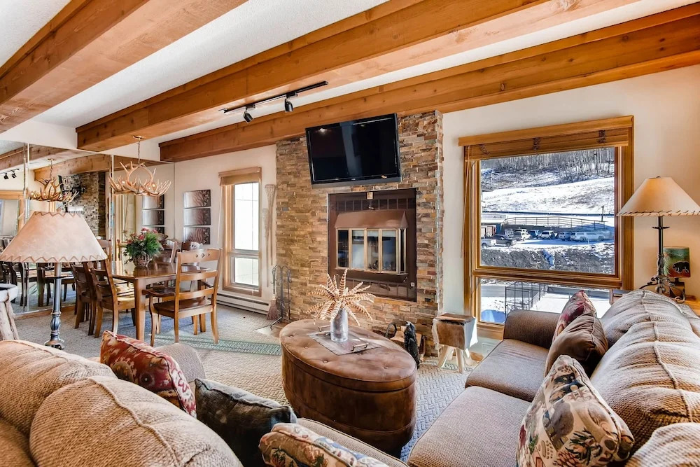 2Br Gorgeous Plaza Condo With A Fireplace - No Cleaning Fee! by RedAwning