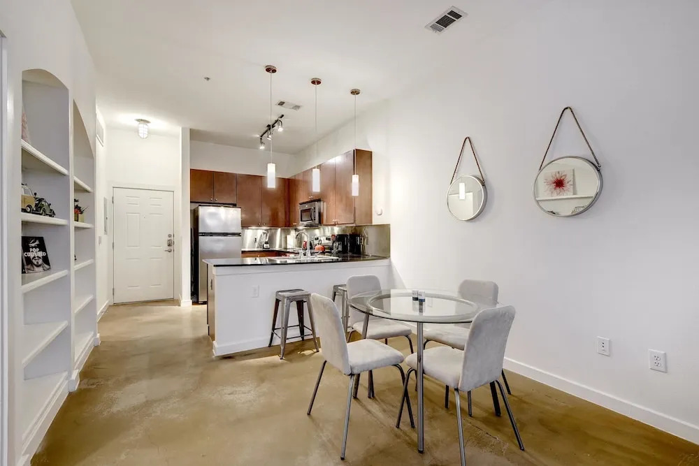 StayLo Luxury 1 Bedroom Apartment