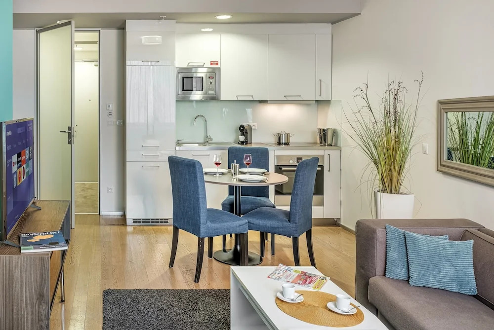 VN3 Terraces Suites by Adrez